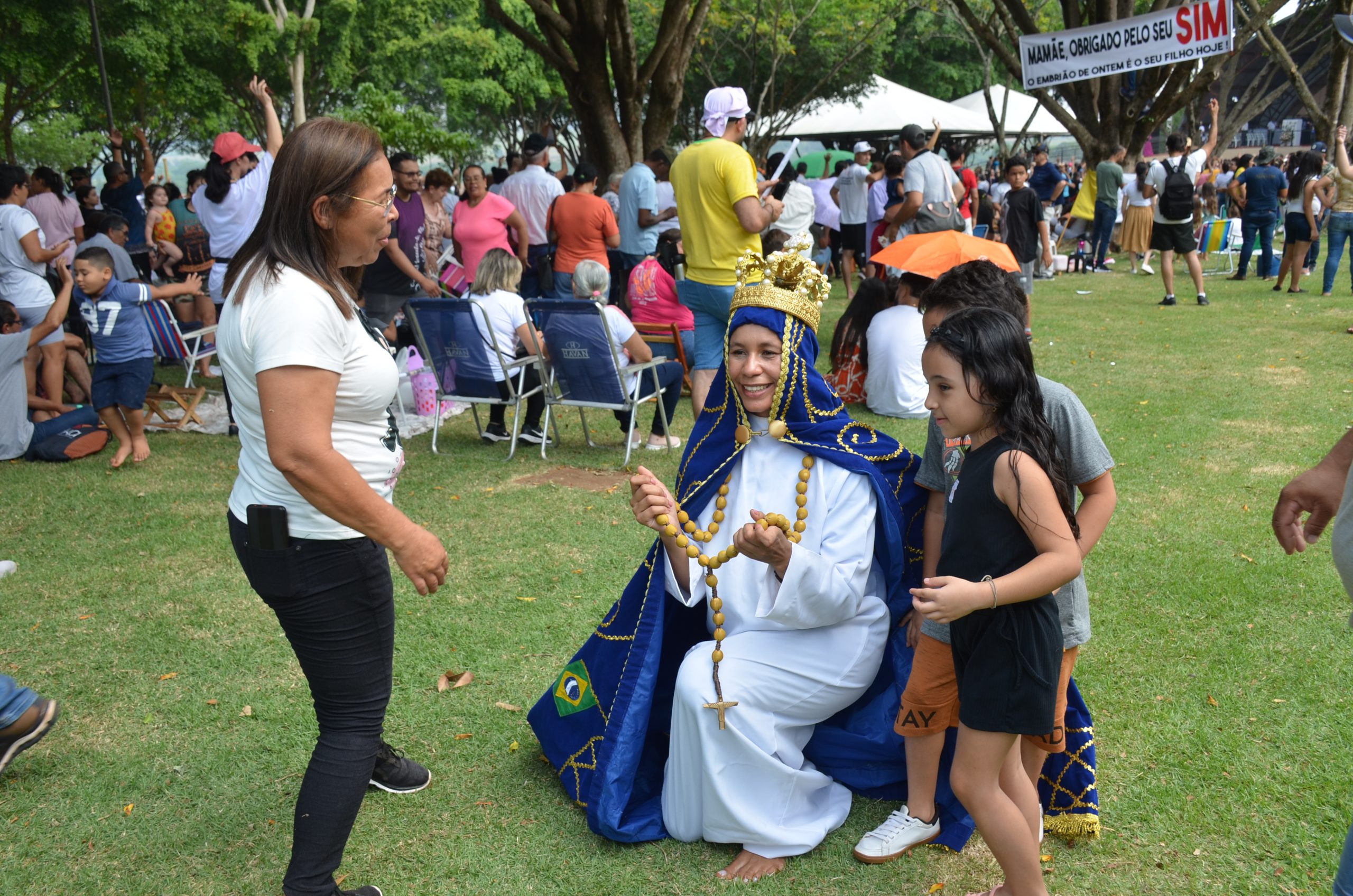Romaria de N.Sra. Aparecida leva milhares de fiéis ao Santuário de Vila São Pedro Romaria de N.Sra. Aparecida leva milhares de fiéis ao Santuário de Vila São Pedro