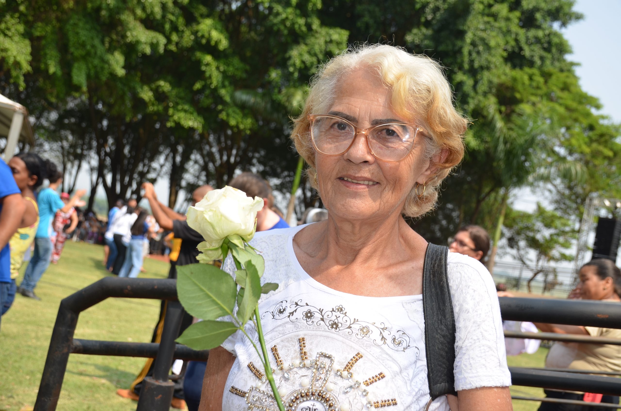 Romaria de N.Sra. Aparecida leva milhares de fiéis ao Santuário de Vila São Pedro Romaria de N.Sra. Aparecida leva milhares de fiéis ao Santuário de Vila São Pedro
