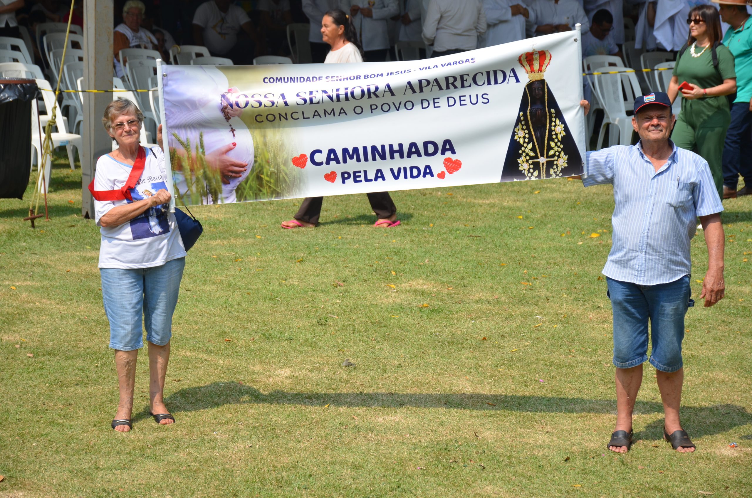 Romaria de N.Sra. Aparecida leva milhares de fiéis ao Santuário de Vila São Pedro Romaria de N.Sra. Aparecida leva milhares de fiéis ao Santuário de Vila São Pedro