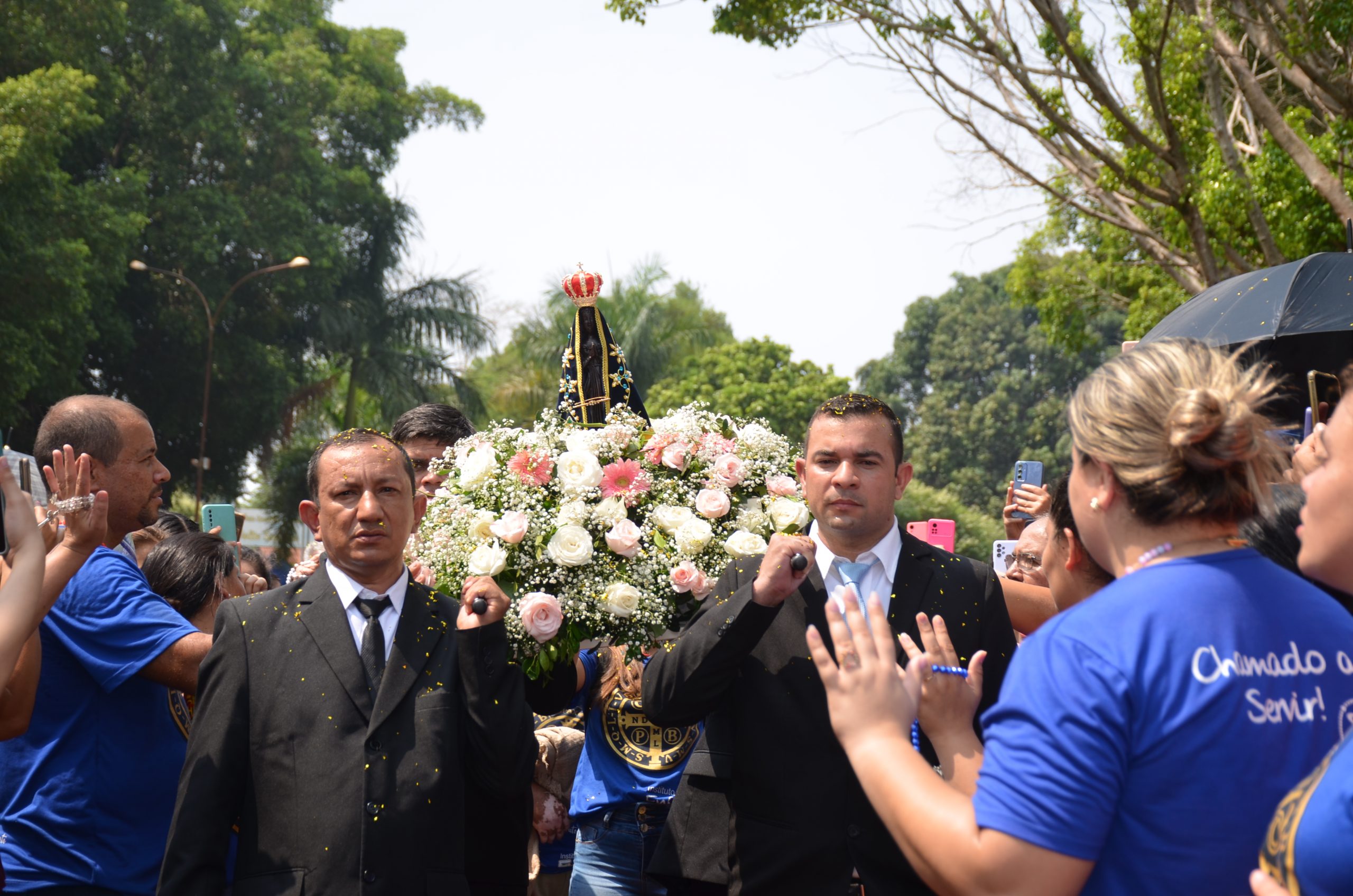 Romaria de N.Sra. Aparecida leva milhares de fiéis ao Santuário de Vila São Pedro Romaria de N.Sra. Aparecida leva milhares de fiéis ao Santuário de Vila São Pedro