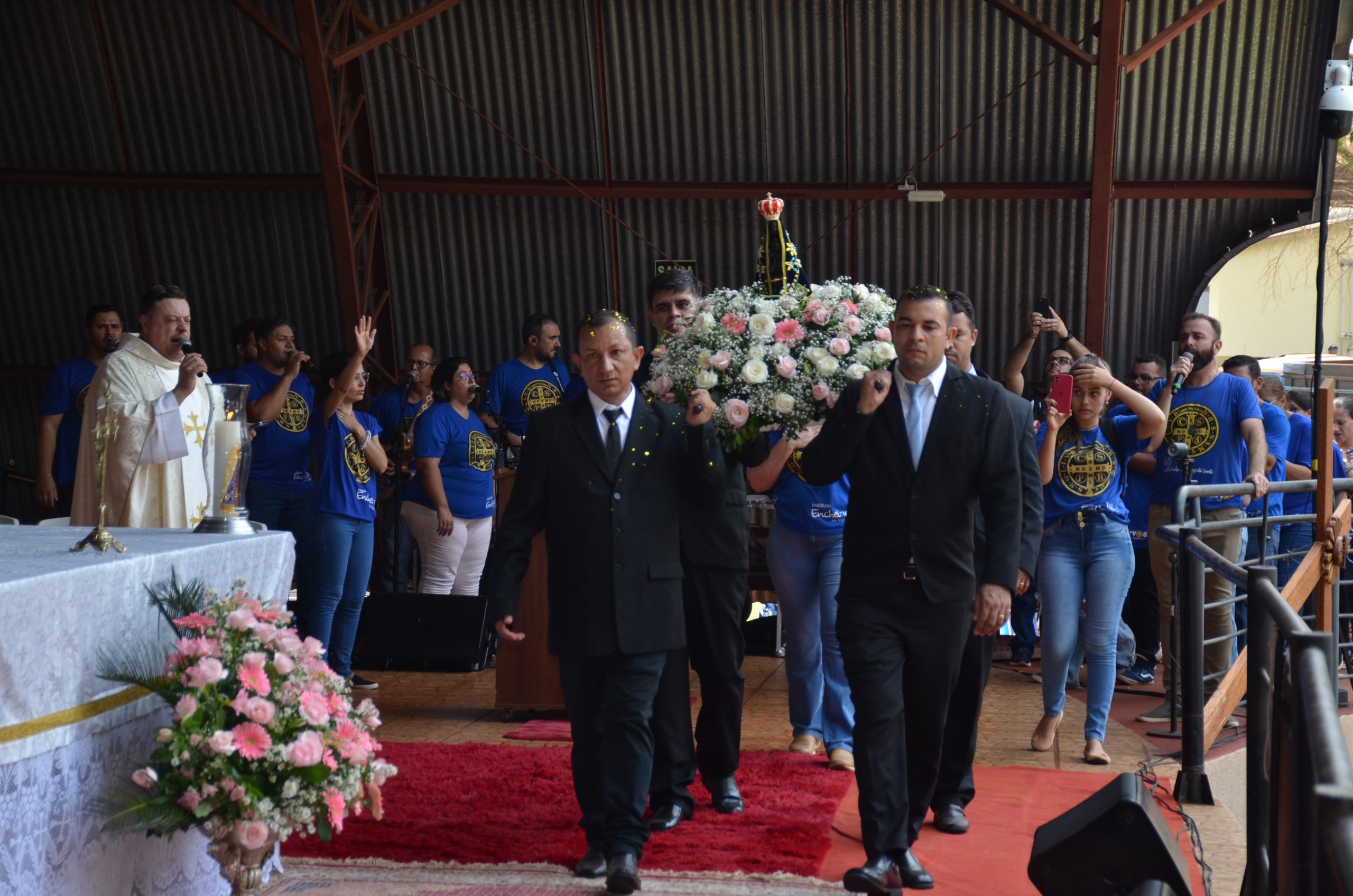 Romaria de N.Sra. Aparecida leva milhares de fiéis ao Santuário de Vila São Pedro