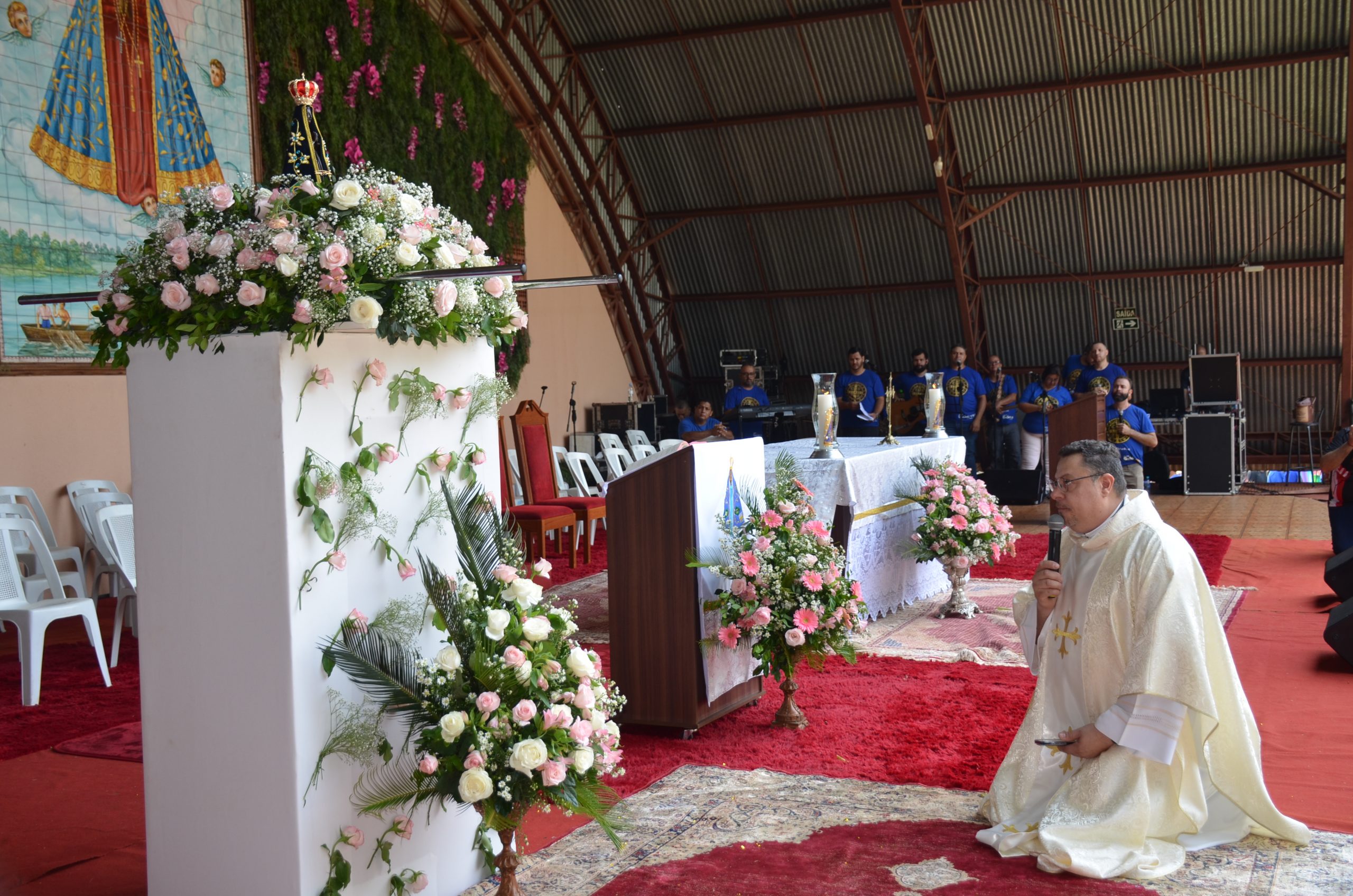 Romaria de N.Sra. Aparecida leva milhares de fiéis ao Santuário de Vila São Pedro Romaria de N.Sra. Aparecida leva milhares de fiéis ao Santuário de Vila São Pedro