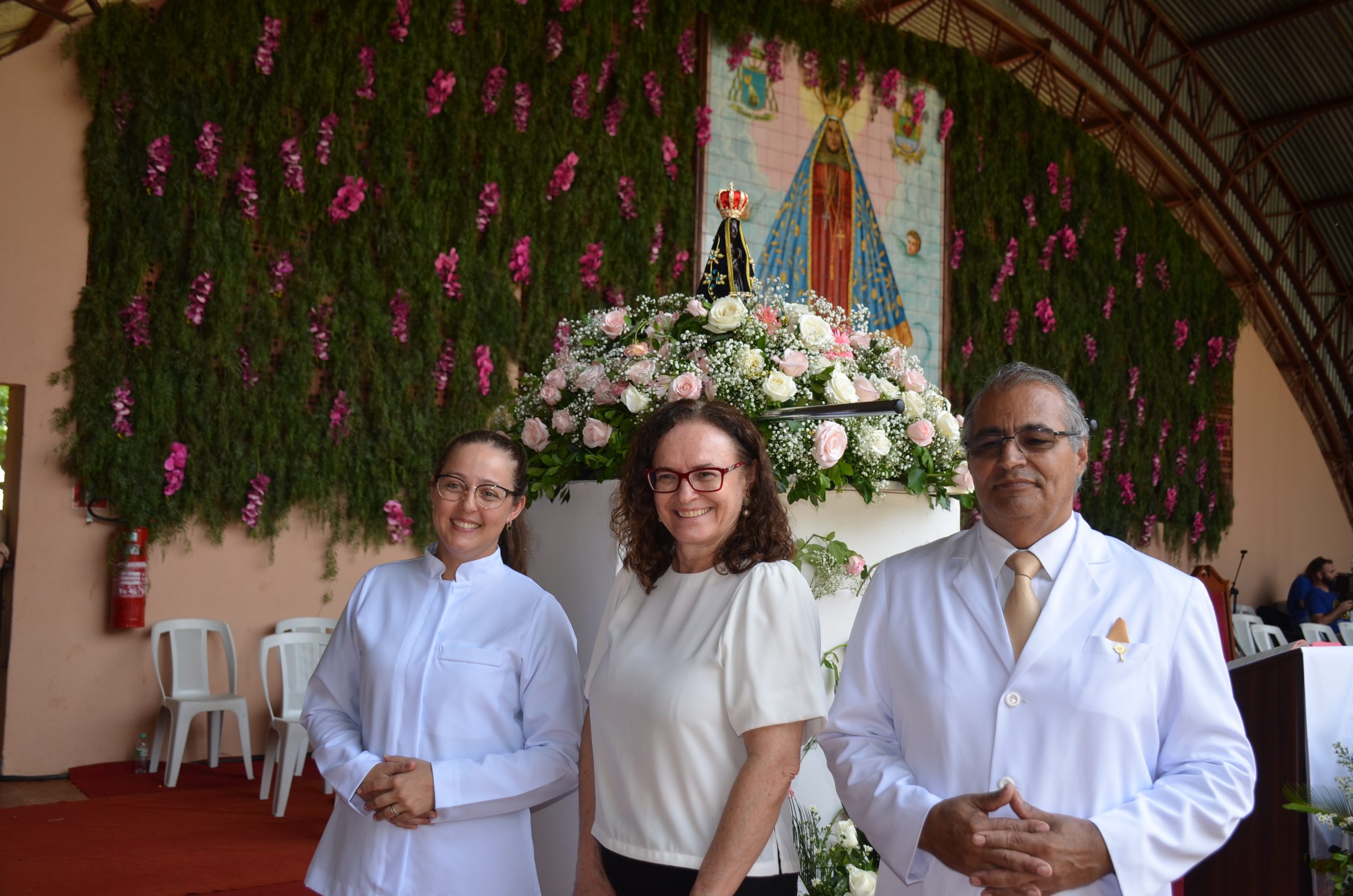 Romaria de N.Sra. Aparecida leva milhares de fiéis ao Santuário de Vila São Pedro Romaria de N.Sra. Aparecida leva milhares de fiéis ao Santuário de Vila São Pedro