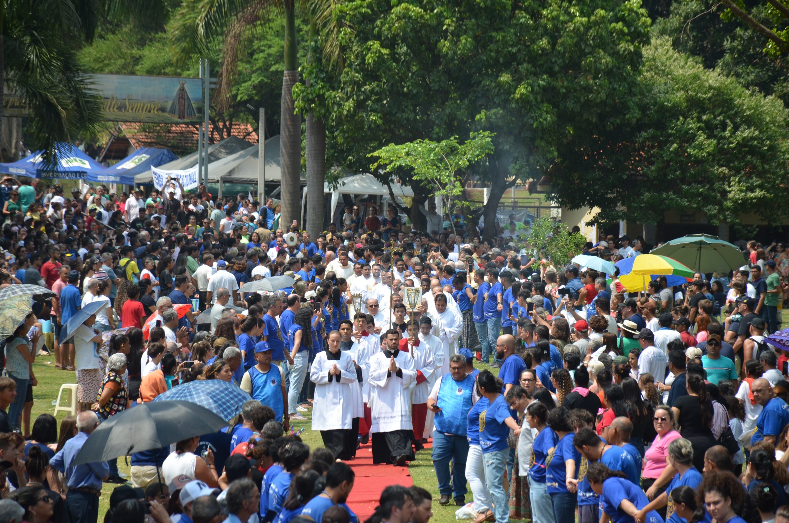 Romaria de N.Sra. Aparecida leva milhares de fiéis ao Santuário de Vila São Pedro