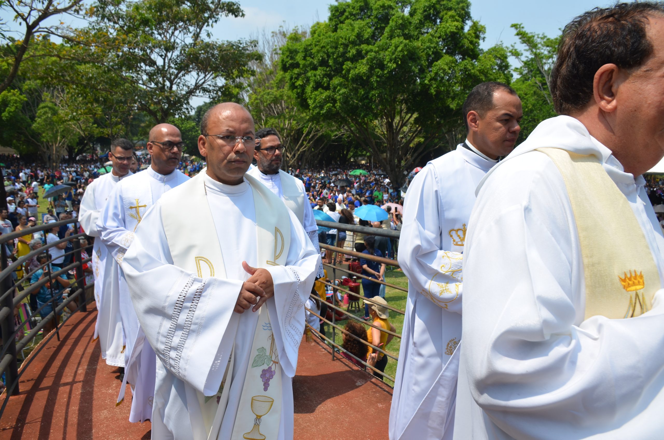 Romaria de N.Sra. Aparecida leva milhares de fiéis ao Santuário de Vila São Pedro