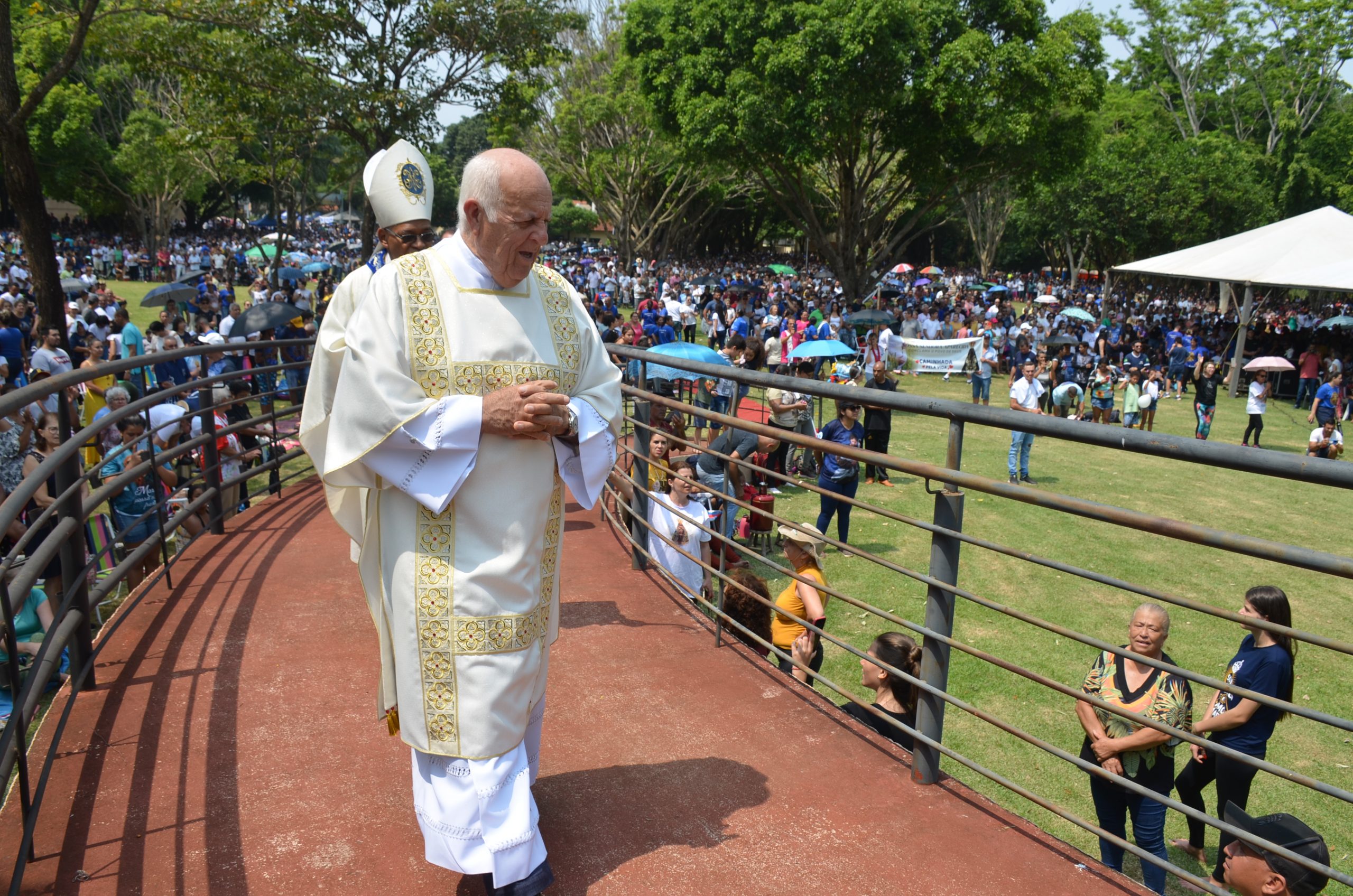 Romaria de N.Sra. Aparecida leva milhares de fiéis ao Santuário de Vila São Pedro