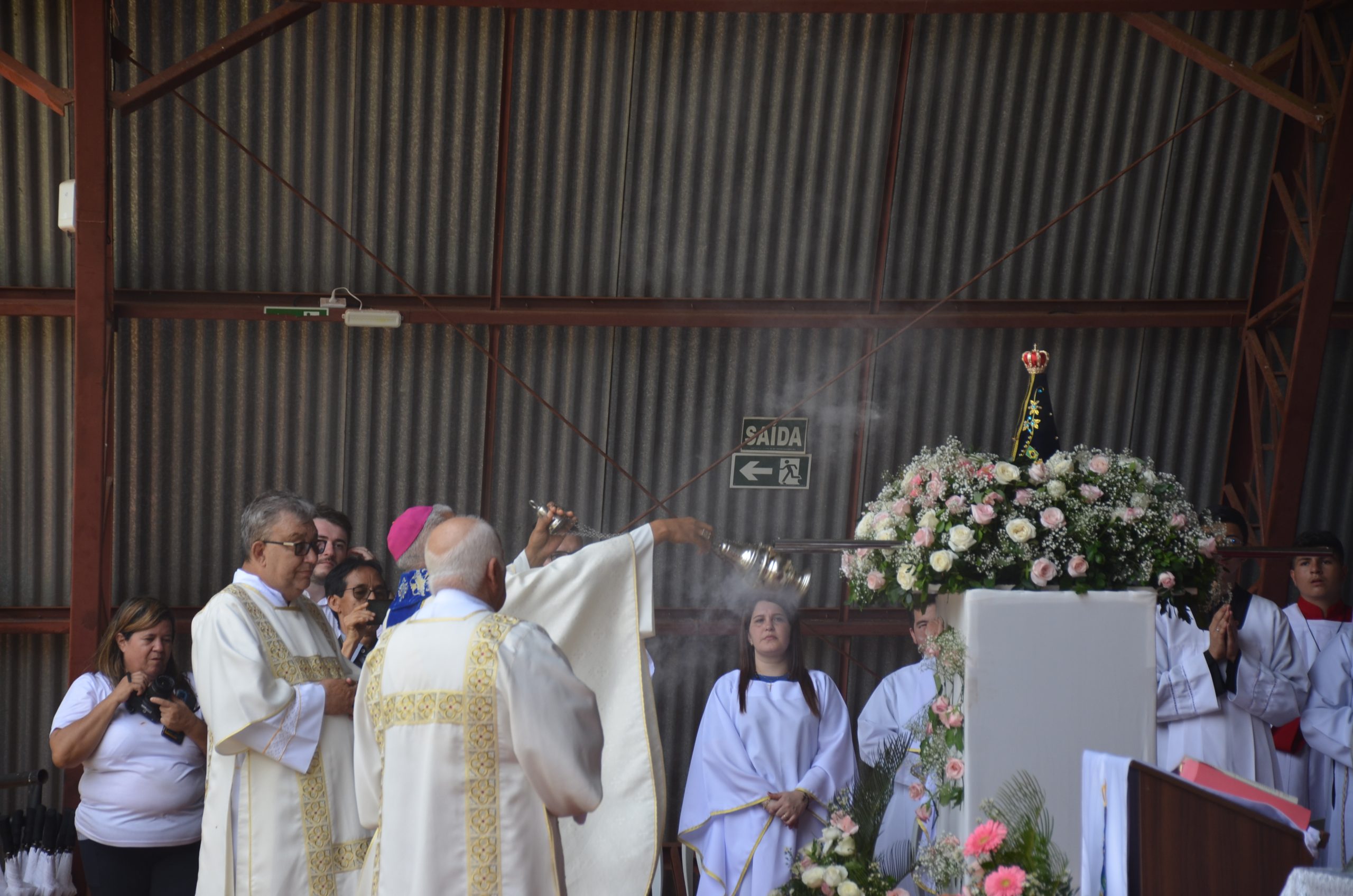 Romaria de N.Sra. Aparecida leva milhares de fiéis ao Santuário de Vila São Pedro Romaria de N.Sra. Aparecida leva milhares de fiéis ao Santuário de Vila São Pedro