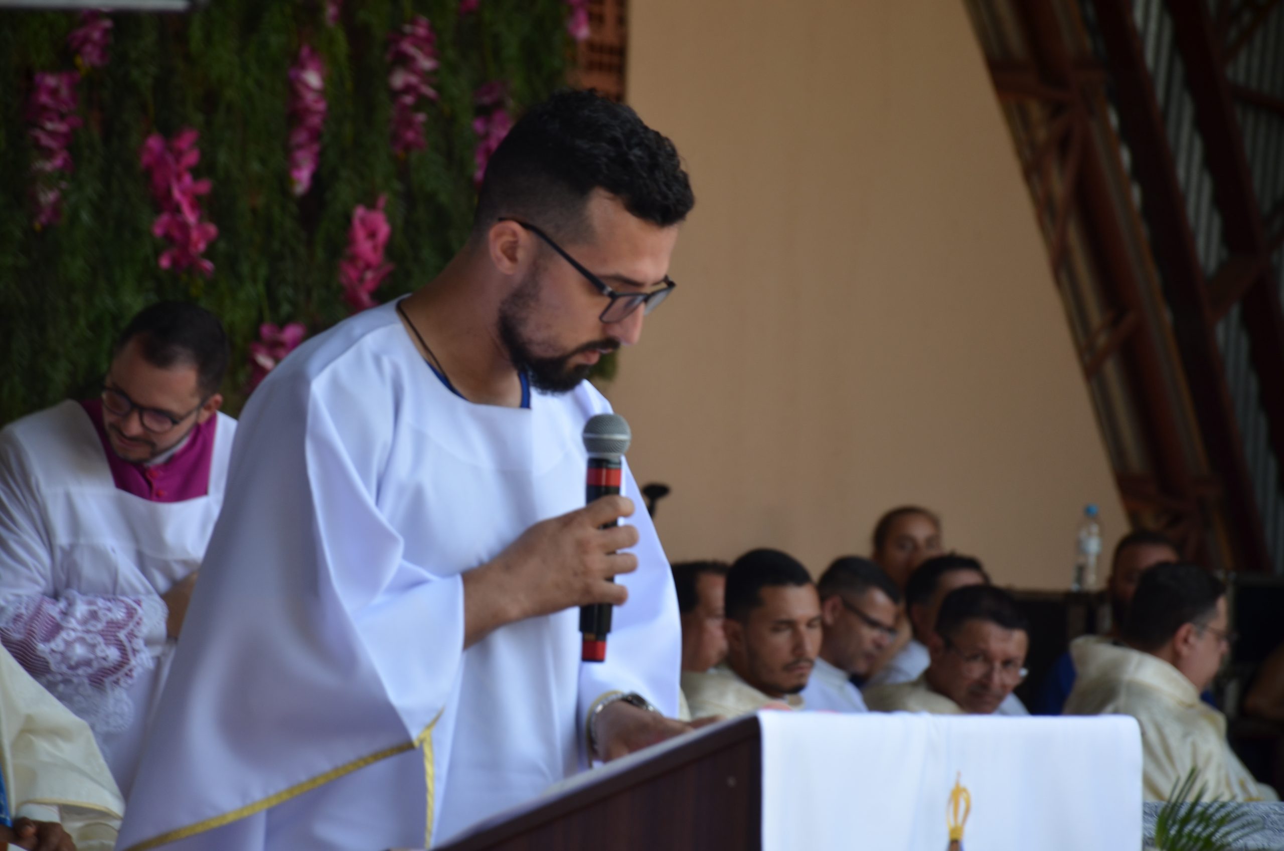 Romaria de N.Sra. Aparecida leva milhares de fiéis ao Santuário de Vila São Pedro Romaria de N.Sra. Aparecida leva milhares de fiéis ao Santuário de Vila São Pedro