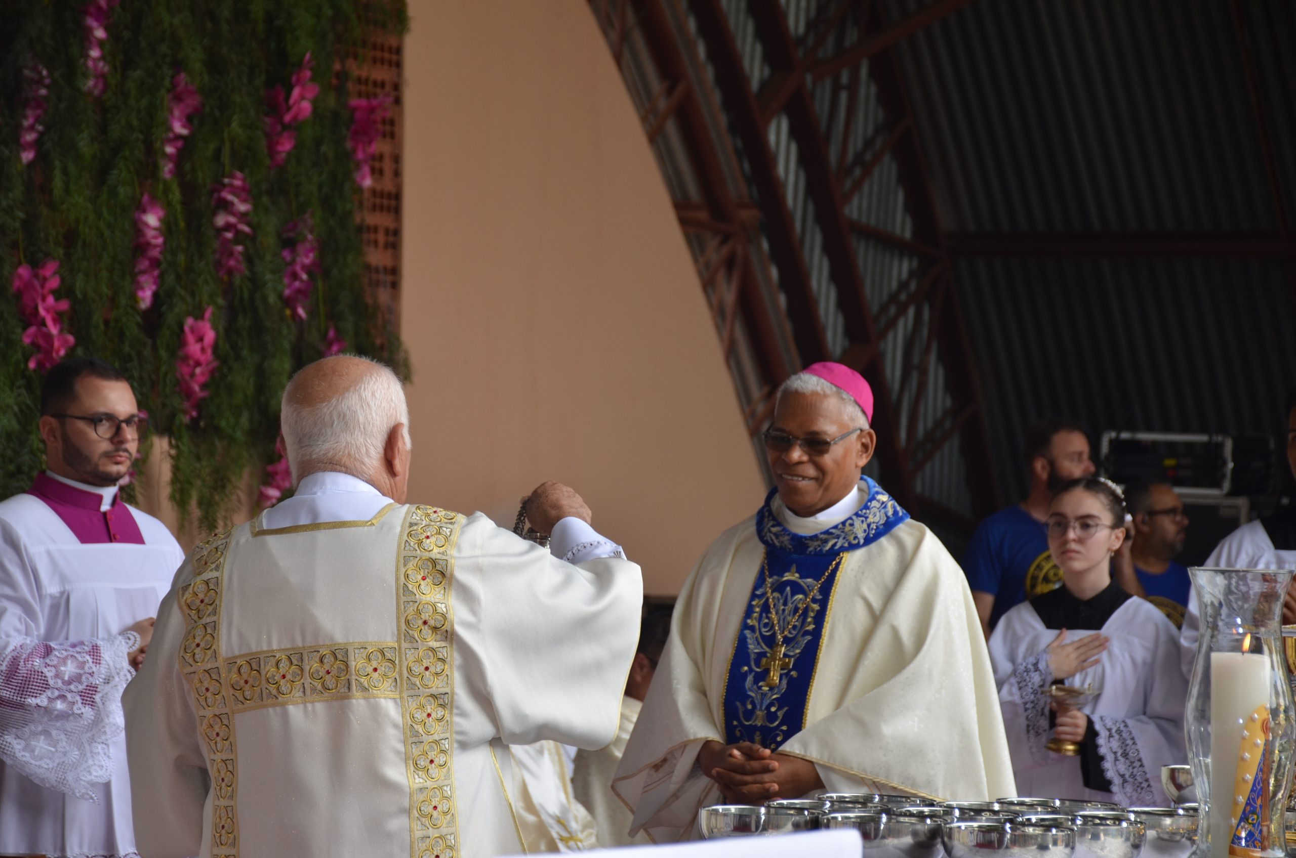 Romaria de N.Sra. Aparecida leva milhares de fiéis ao Santuário de Vila São Pedro