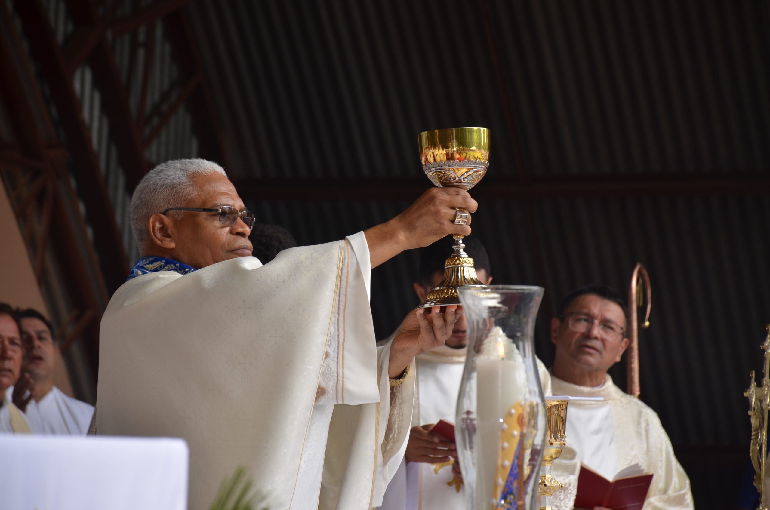 Romaria de N.Sra. Aparecida leva milhares de fiéis ao Santuário de Vila São Pedro