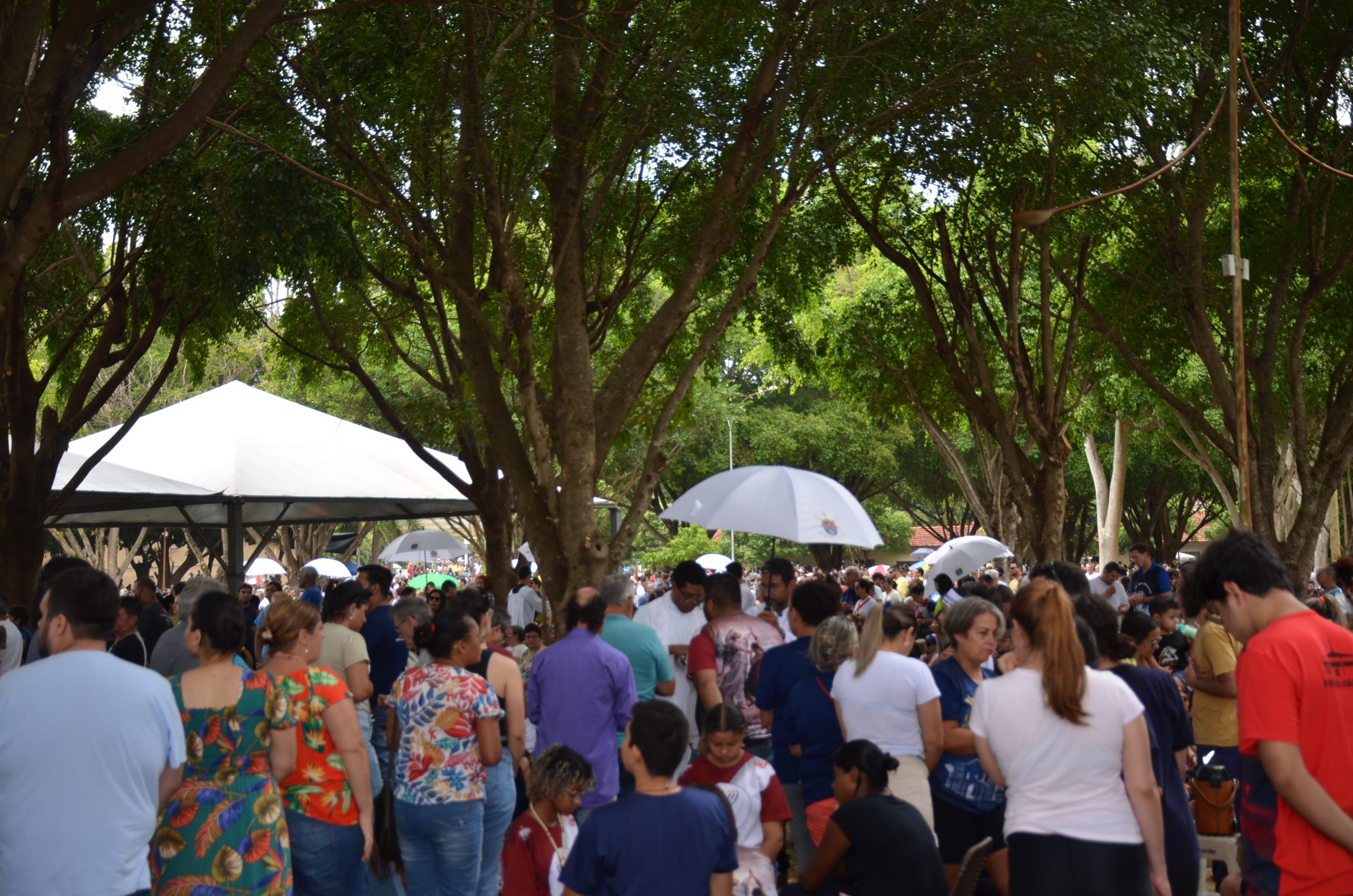 Romaria de N.Sra. Aparecida leva milhares de fiéis ao Santuário de Vila São Pedro