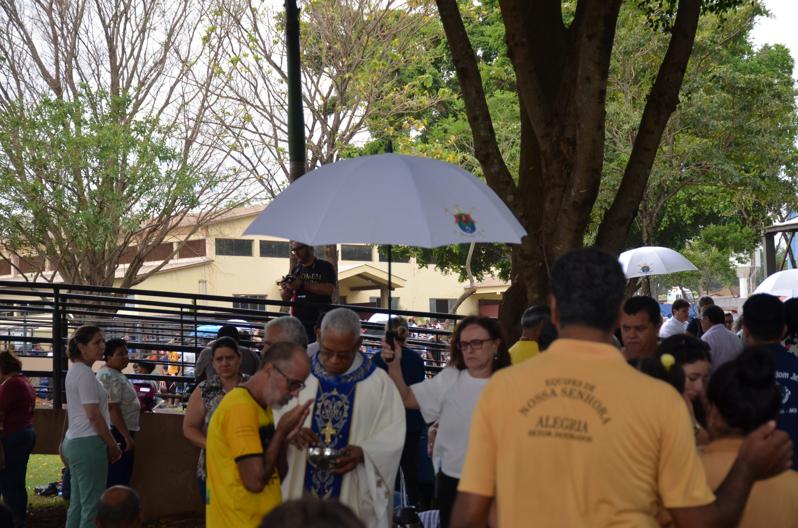 Romaria de N.Sra. Aparecida leva milhares de fiéis ao Santuário de Vila São Pedro Romaria de N.Sra. Aparecida leva milhares de fiéis ao Santuário de Vila São Pedro