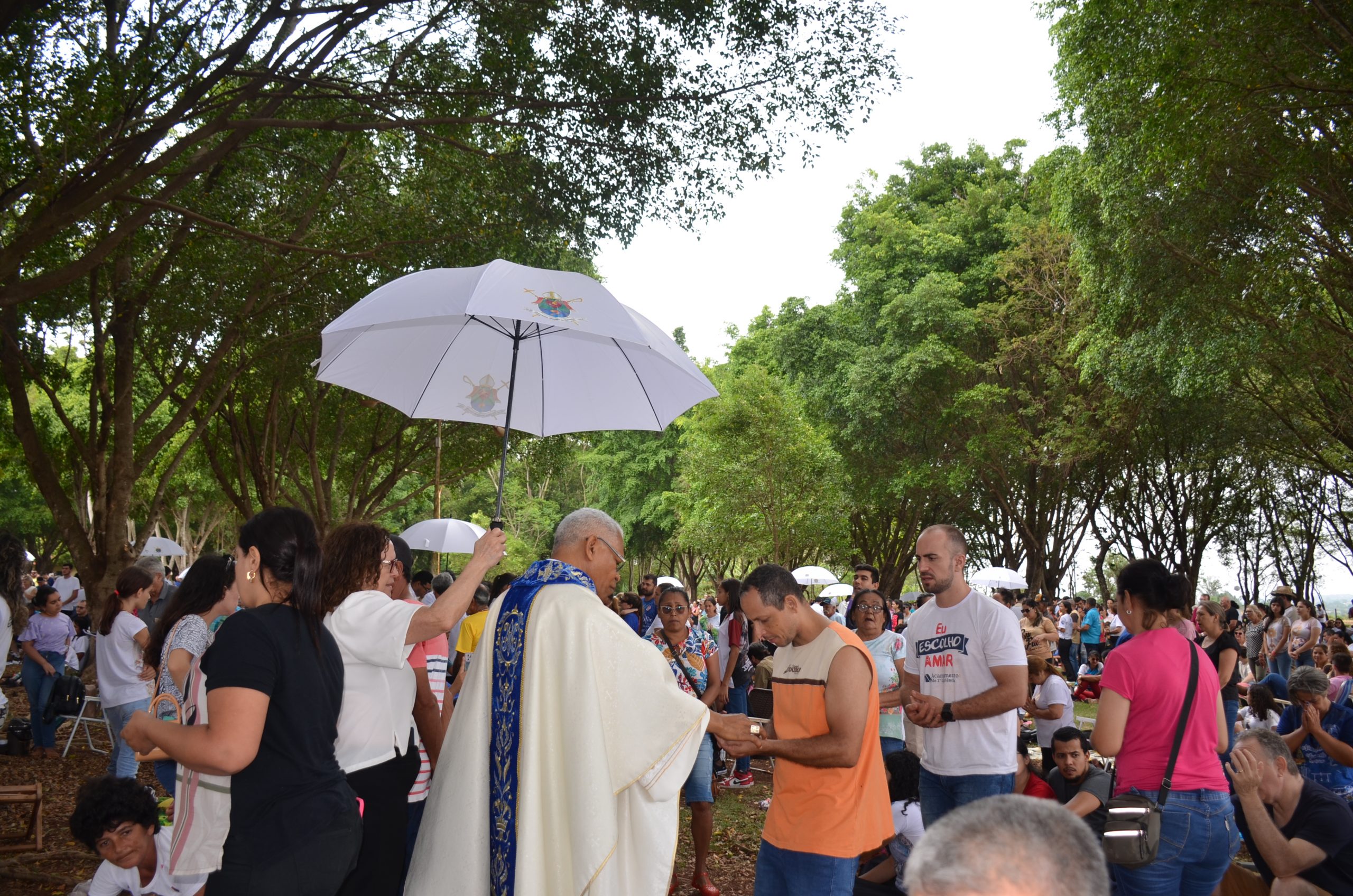 Romaria de N.Sra. Aparecida leva milhares de fiéis ao Santuário de Vila São Pedro Romaria de N.Sra. Aparecida leva milhares de fiéis ao Santuário de Vila São Pedro