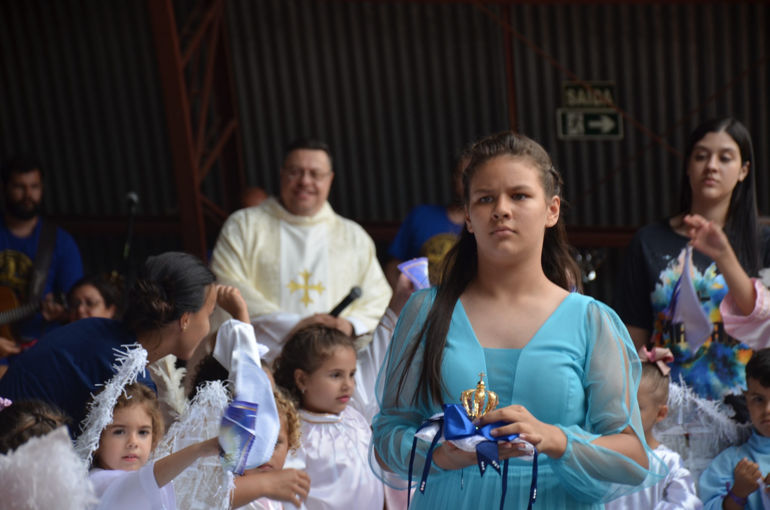 Romaria de N.Sra. Aparecida leva milhares de fiéis ao Santuário de Vila São Pedro Romaria de N.Sra. Aparecida leva milhares de fiéis ao Santuário de Vila São Pedro