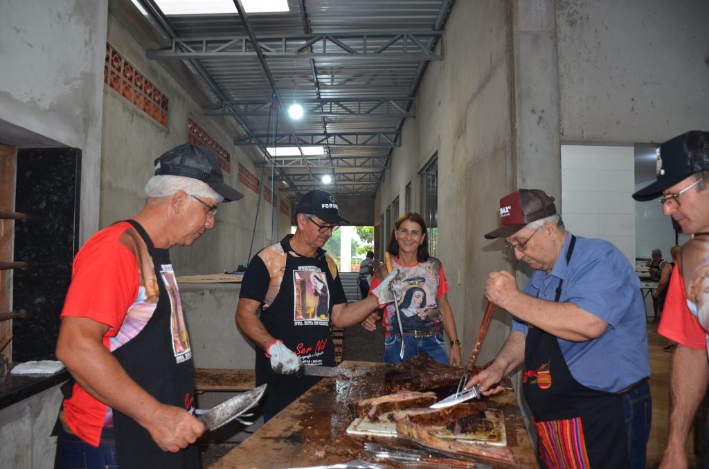 Fotos do Costelão na Comunidade Santa Rita de Cássia Fotos do Costelão na Comunidade Santa Rita de Cássia