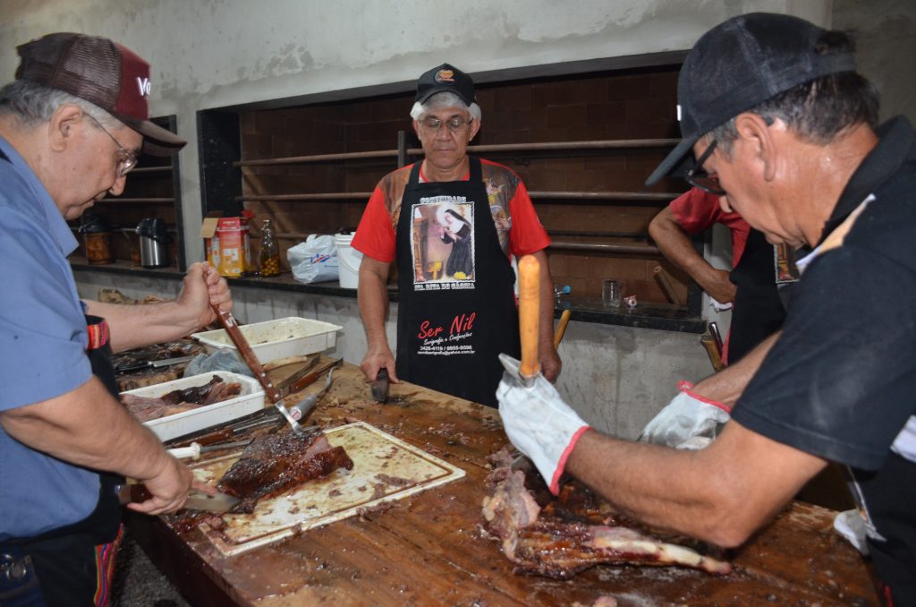 Fotos do Costelão na Comunidade Santa Rita de Cássia Fotos do Costelão na Comunidade Santa Rita de Cássia