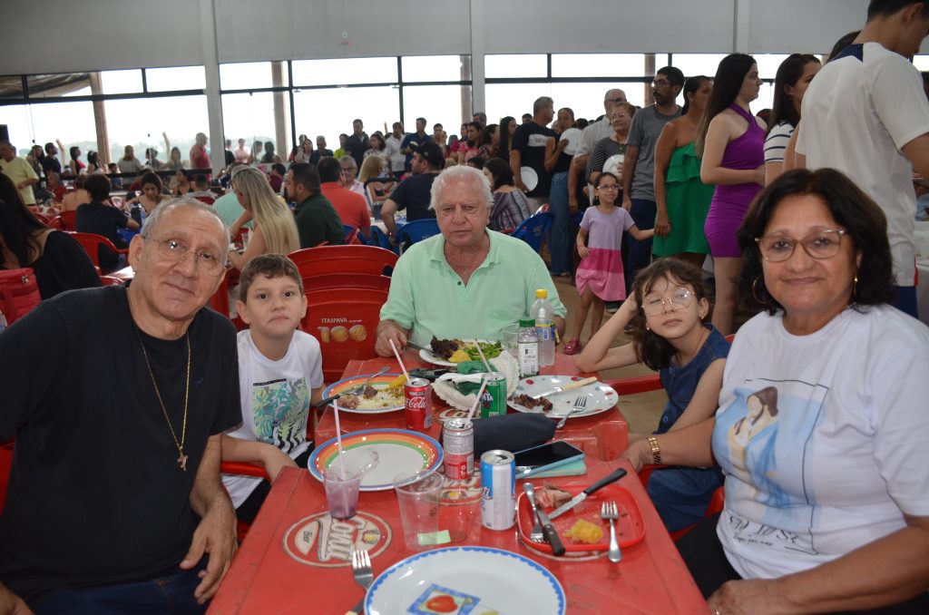 Fotos do Costelão na Comunidade Santa Rita de Cássia Fotos do Costelão na Comunidade Santa Rita de Cássia