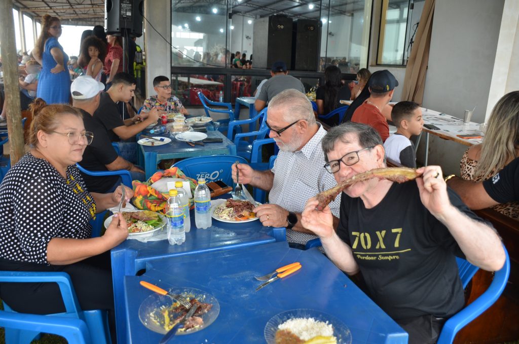 Fotos do Costelão na Comunidade Santa Rita de Cássia Fotos do Costelão na Comunidade Santa Rita de Cássia