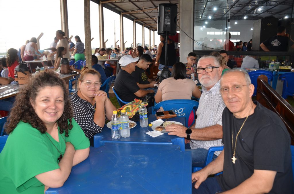 Fotos do Costelão na Comunidade Santa Rita de Cássia Fotos do Costelão na Comunidade Santa Rita de Cássia