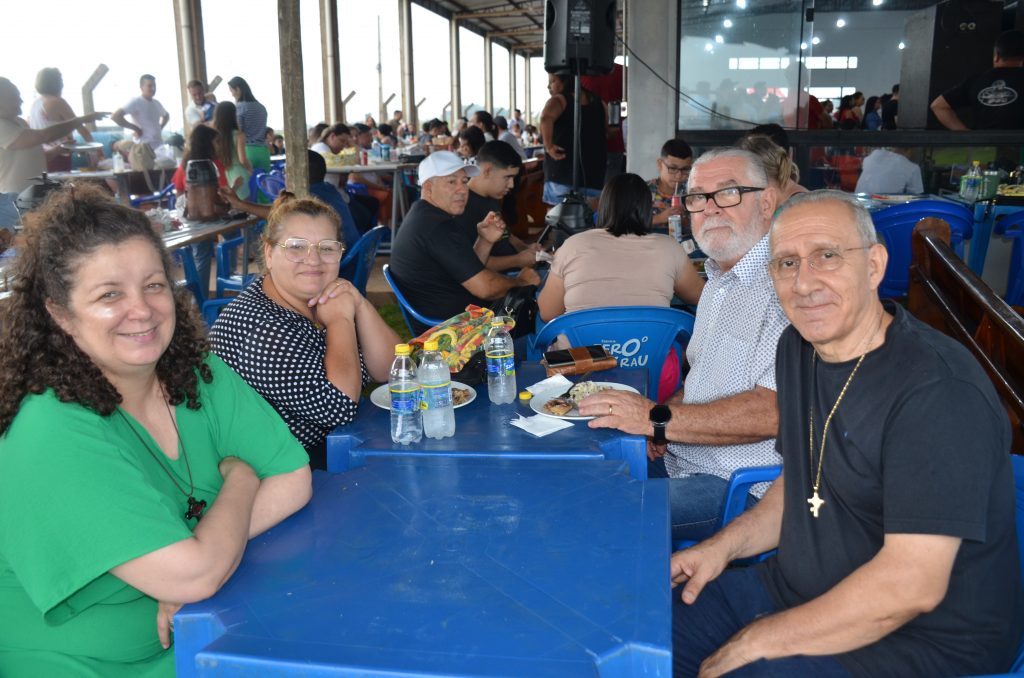 Fotos do Costelão na Comunidade Santa Rita de Cássia Fotos do Costelão na Comunidade Santa Rita de Cássia