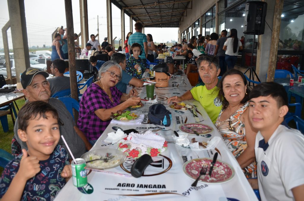 Fotos do Costelão na Comunidade Santa Rita de Cássia Fotos do Costelão na Comunidade Santa Rita de Cássia