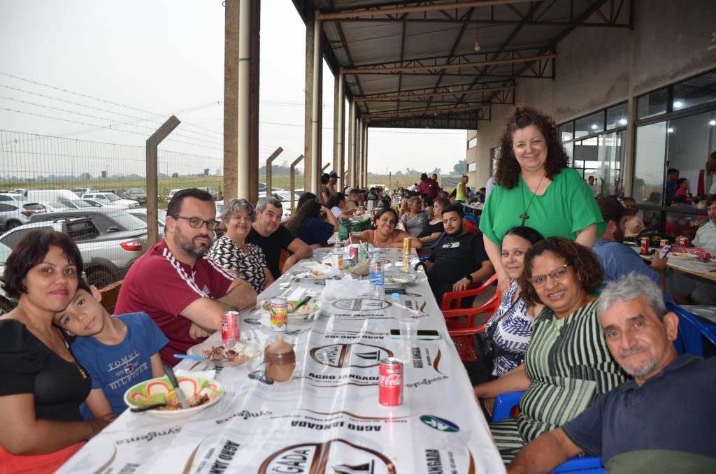 Fotos do Costelão na Comunidade Santa Rita de Cássia Fotos do Costelão na Comunidade Santa Rita de Cássia