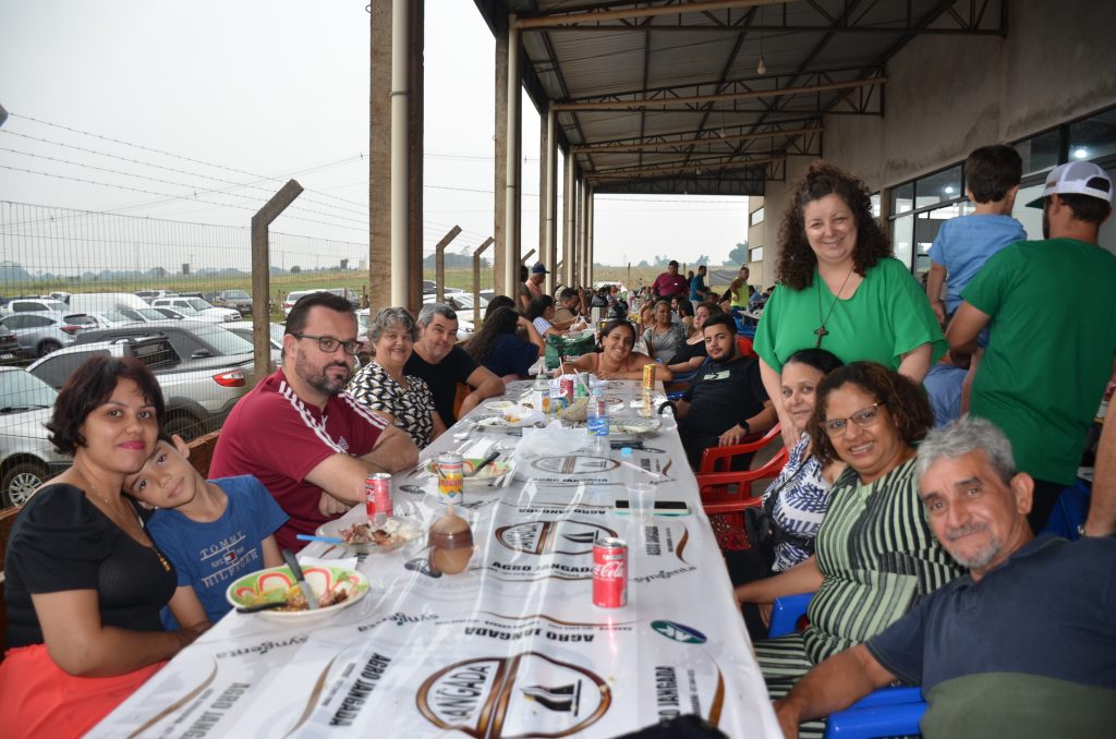 Fotos do Costelão na Comunidade Santa Rita de Cássia Fotos do Costelão na Comunidade Santa Rita de Cássia