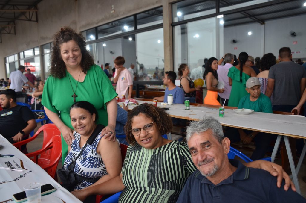 Fotos do Costelão na Comunidade Santa Rita de Cássia Fotos do Costelão na Comunidade Santa Rita de Cássia