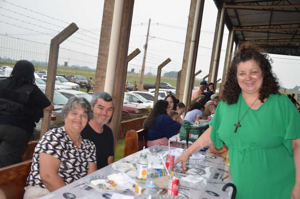 Fotos do Costelão na Comunidade Santa Rita de Cássia Fotos do Costelão na Comunidade Santa Rita de Cássia