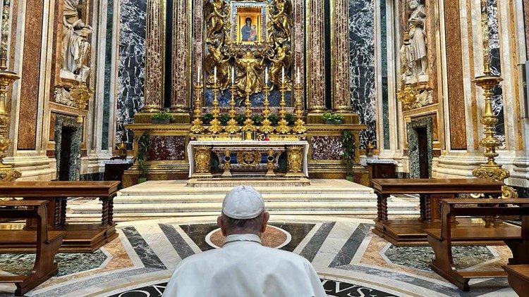 Símbolo da bênção papal, será entregue por Francisco ao ícone mariano conservado na Basílica papal de Santa Maria Maior, na tarde de 8 de dezembro. Um gesto histórico que não se repete há 400 anos