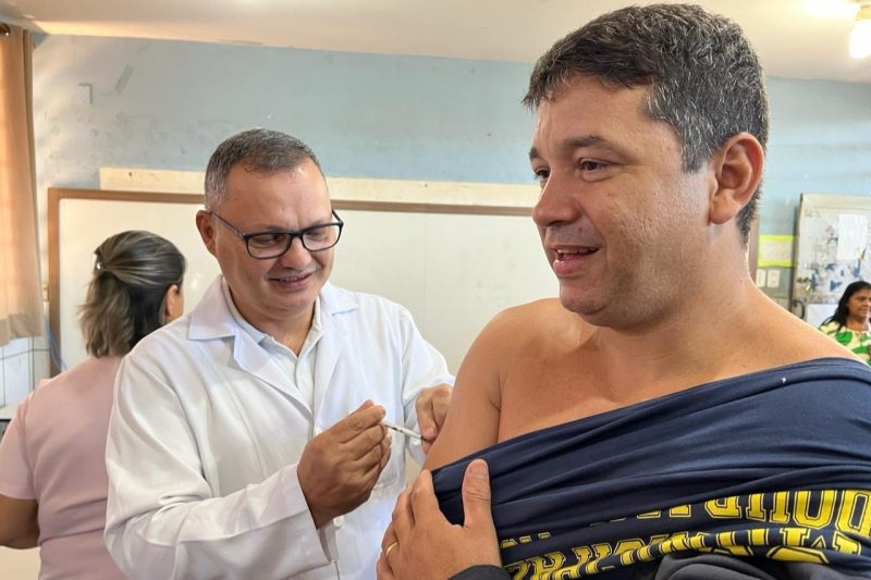 Segundo a programação do Núcleo de Imunização da Sems (Secretaria Municipal de Saúde), todas as Unidades Básicas de Saúde, na área urbana, vão atender entre 8h e 17h. O horário será o mesmo na Sala de Vacinação do PAM. Já as UBS’s dos distritos, o atendimento acontece entre 8h e 16h.