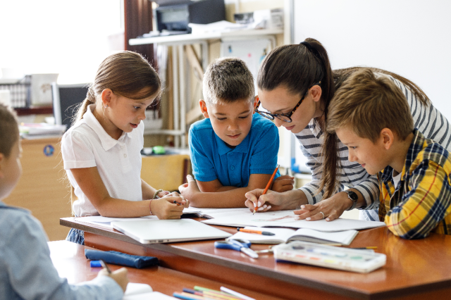 Este é um mês importante para a educação católica. À medida que vocês continuam em “seu dever e amor”, do fundo de nossos corações, agradecemos a vocês, professores!