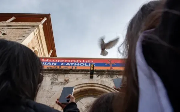 Mil jovens participam de Via Sacra pela paz em Jerusalém Mil jovens participam de Via Sacra pela paz em Jerusalém