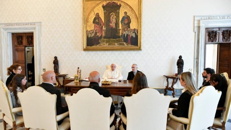 Papa recebe famílias de reféns israelenses no Vaticano Papa recebe famílias de reféns israelenses no Vaticano