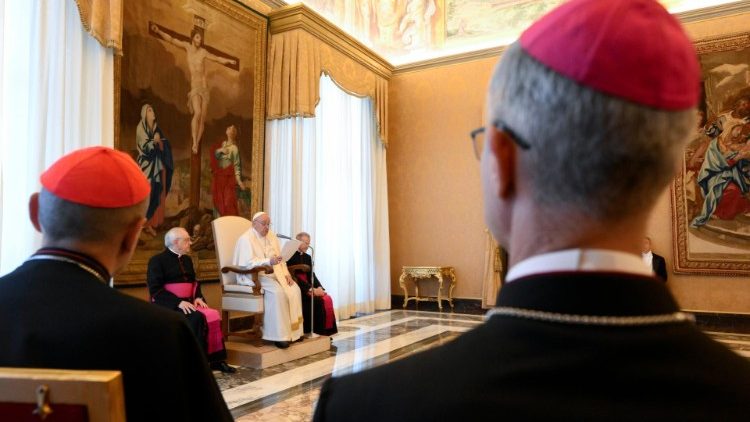 O Papa recebeu os participantes da plenária da Pontifícia Comissão Bíblica. A propósito do tema abordado pelos participantes A doença e o sofrimento na Bíblia, Francisco sublinhou que 