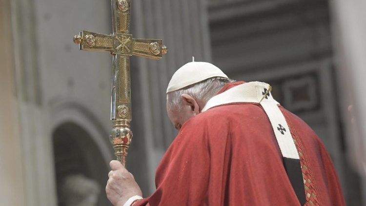 Dom Diego Ravelli, mestre das Celebrações litúrgicas pontifícias, divulgou o calendário dos compromissos papais nas próximas semanas
