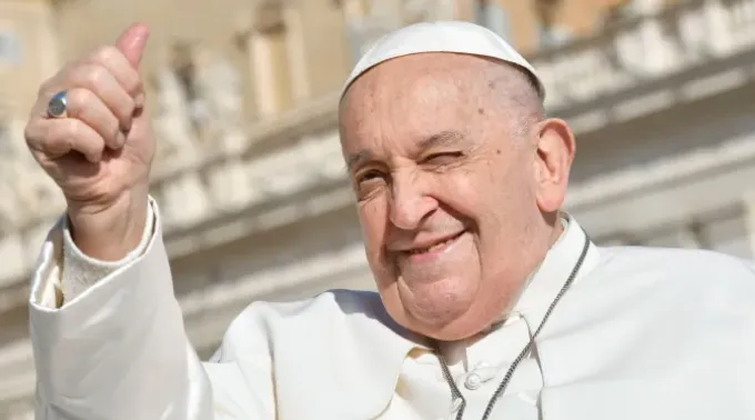 A espanhola disse ao papa Francisco que não queria “morrer sem o ver”. “Não se apresse!”, respondeu o papa brincando.