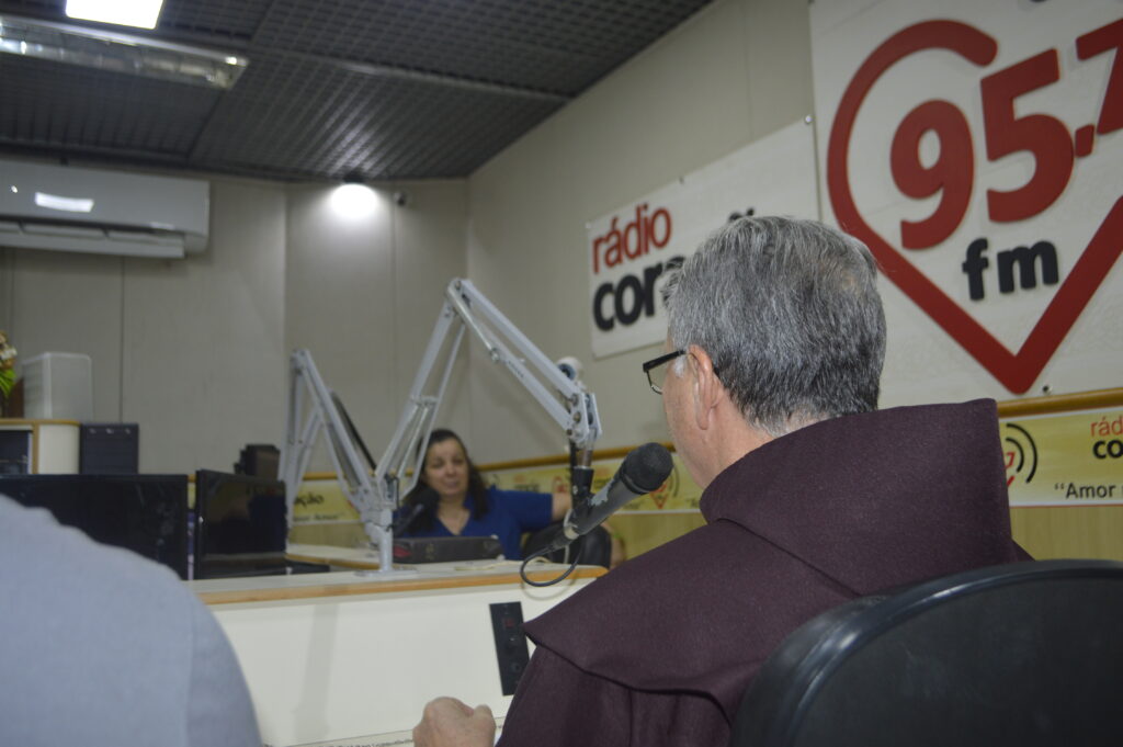 Frei Arcides, novo pároco da São José Operário dá entrevista na Rádio Coração