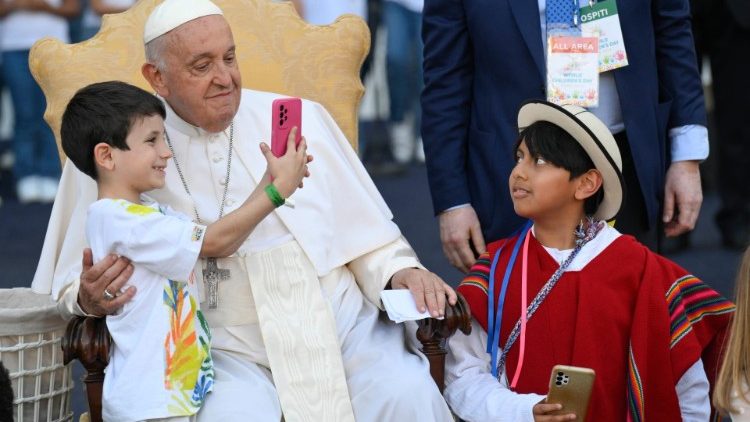 JMC, o desejo do Papa para as crianças do mundo: que tenham o necessário para viver JMC, o desejo do Papa para as crianças do mundo: que tenham o necessário para viver