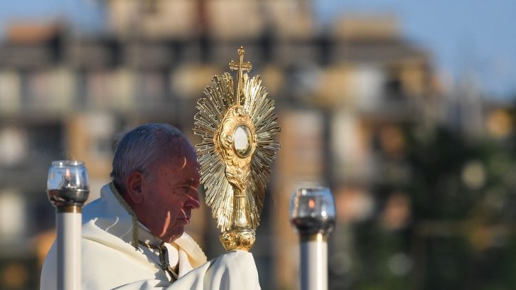 No mistério da Eucaristia Jesus 