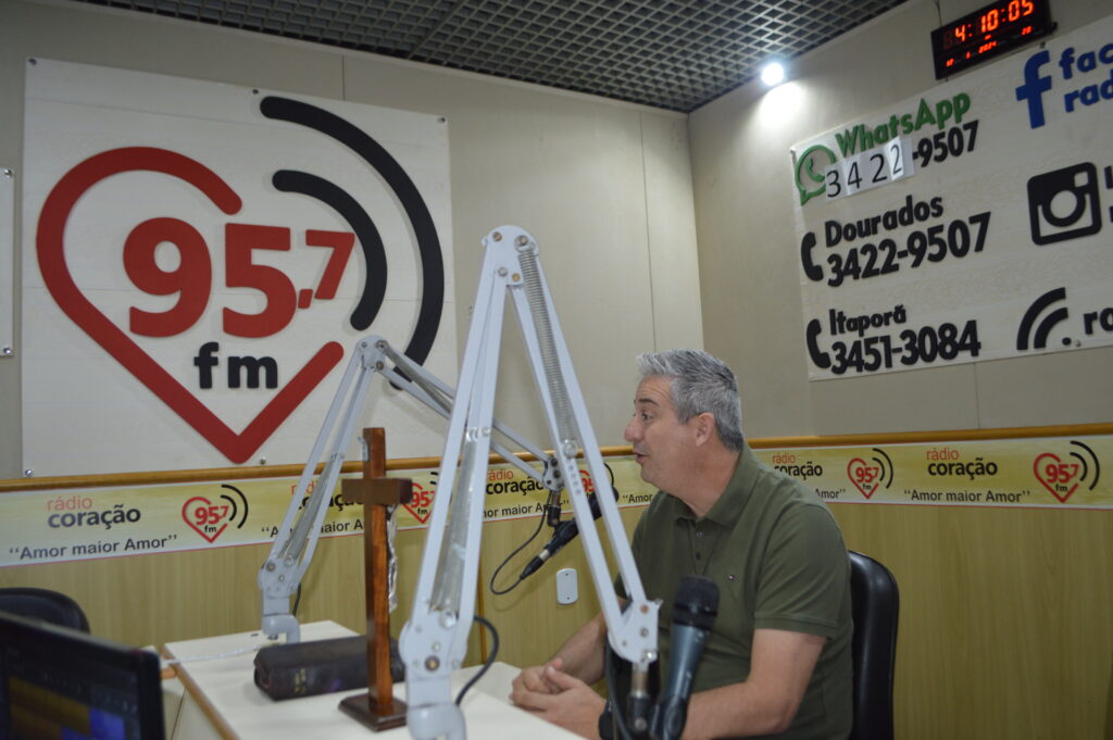 Cantor e pregador Rodrigo Ferreira na Rádio Coração Cantor e pregador Rodrigo Ferreira na Rádio Coração