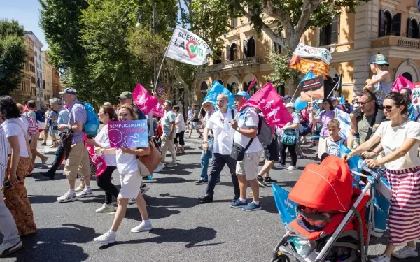 Milhares de pessoas participam da marcha pela vida na Itália Milhares de pessoas participam da marcha pela vida na Itália