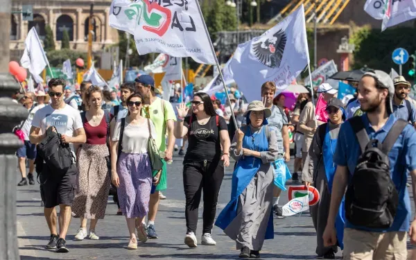 Milhares de pessoas participam da marcha pela vida na Itália Milhares de pessoas participam da marcha pela vida na Itália