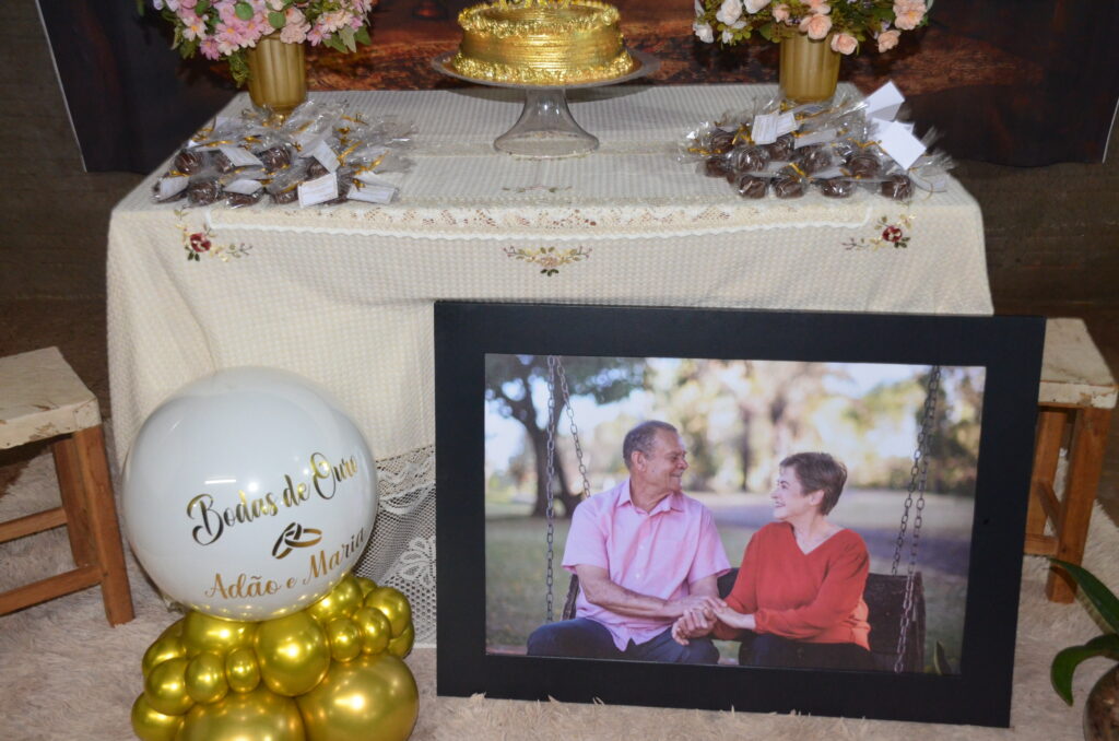 Sr. Adão Mascate e Sra. Maria: 50 anos de Matrimônio Sr. Adão Mascate e Sra. Maria: 50 anos de Matrimônio