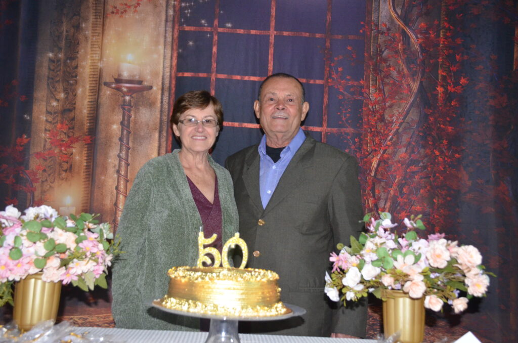 Sr. Adão Mascate e Sra. Maria: 50 anos de Matrimônio Sr. Adão Mascate e Sra. Maria: 50 anos de Matrimônio
