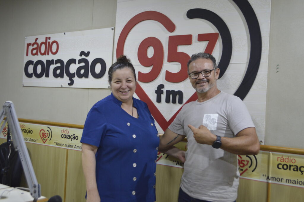 Ozair entrevista Dinho Diniz, escultor restaurador de imagens sacras em madeira Ozair entrevista Dinho Diniz, escultor restaurador de imagens sacras em madeira