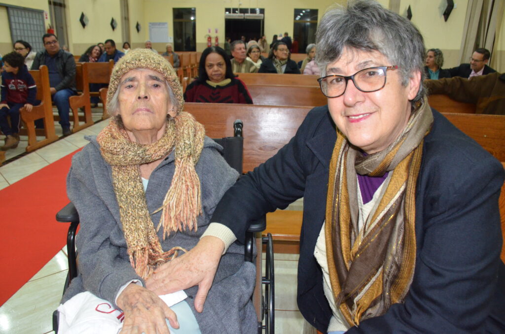 Sr. Adão Mascate e Sra. Maria: 50 anos de Matrimônio Sr. Adão Mascate e Sra. Maria: 50 anos de Matrimônio
