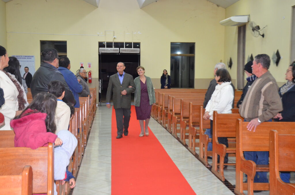Sr. Adão Mascate e Sra. Maria: 50 anos de Matrimônio Sr. Adão Mascate e Sra. Maria: 50 anos de Matrimônio