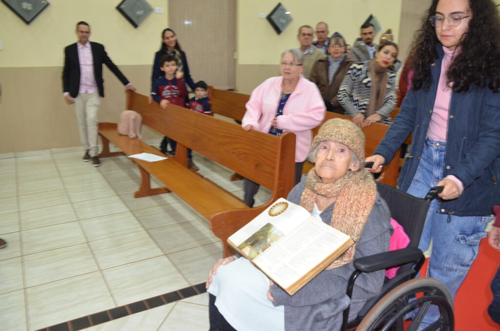 Sr. Adão Mascate e Sra. Maria: 50 anos de Matrimônio Sr. Adão Mascate e Sra. Maria: 50 anos de Matrimônio