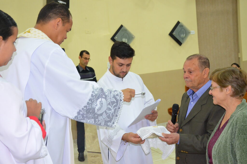 Sr. Adão Mascate e Sra. Maria: 50 anos de Matrimônio Sr. Adão Mascate e Sra. Maria: 50 anos de Matrimônio